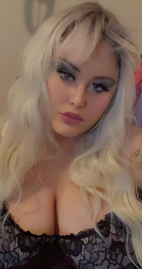 hey there 👋🏼 (OC) [F26] by gbabyxoxoxoxo