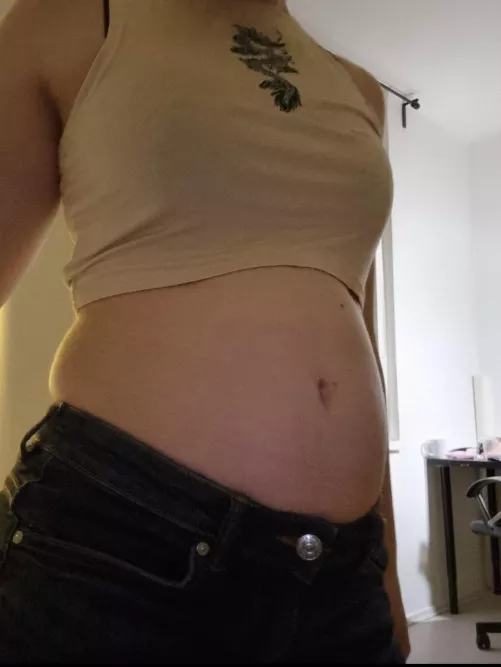 Hey wanna see how many food and junks my gut can take 🤤, c’mon Dm if you wanna grow me 🍔🍔🍕🍗 by Alexaclause