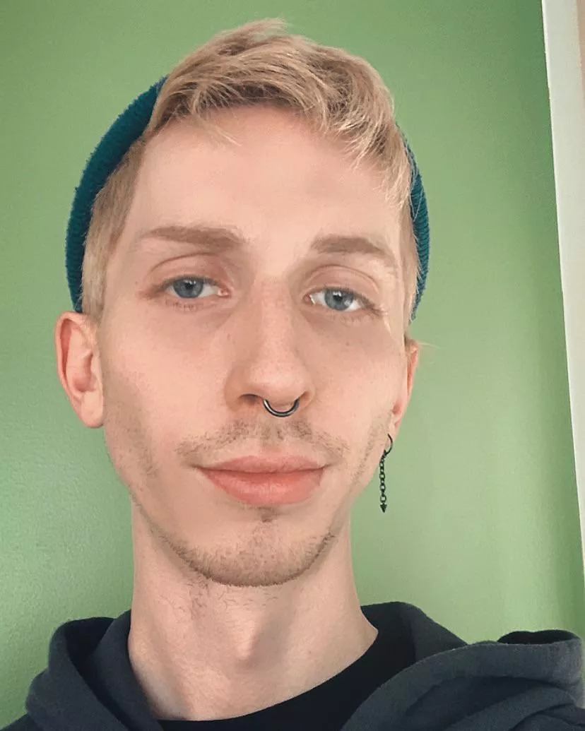 hey y’all 👋🏻😗 posted by Yung5G