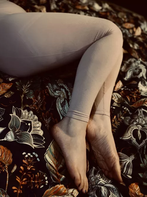 hey, you! why aren’t you spoilin’ me yet? by feetwave