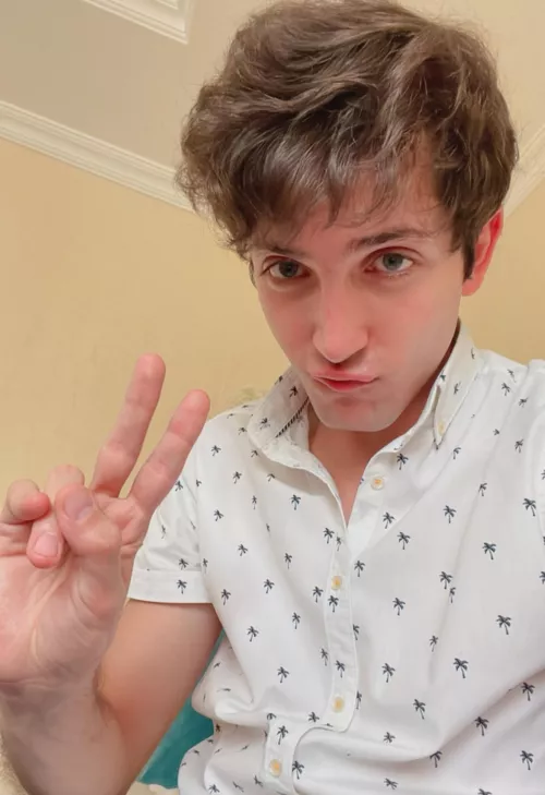 Heya ✌🏻 by Pineappleseas