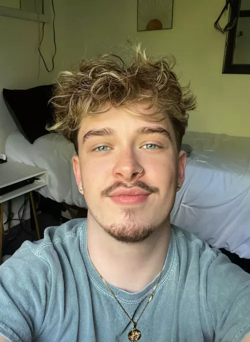 Heyo (; by jay_downs19