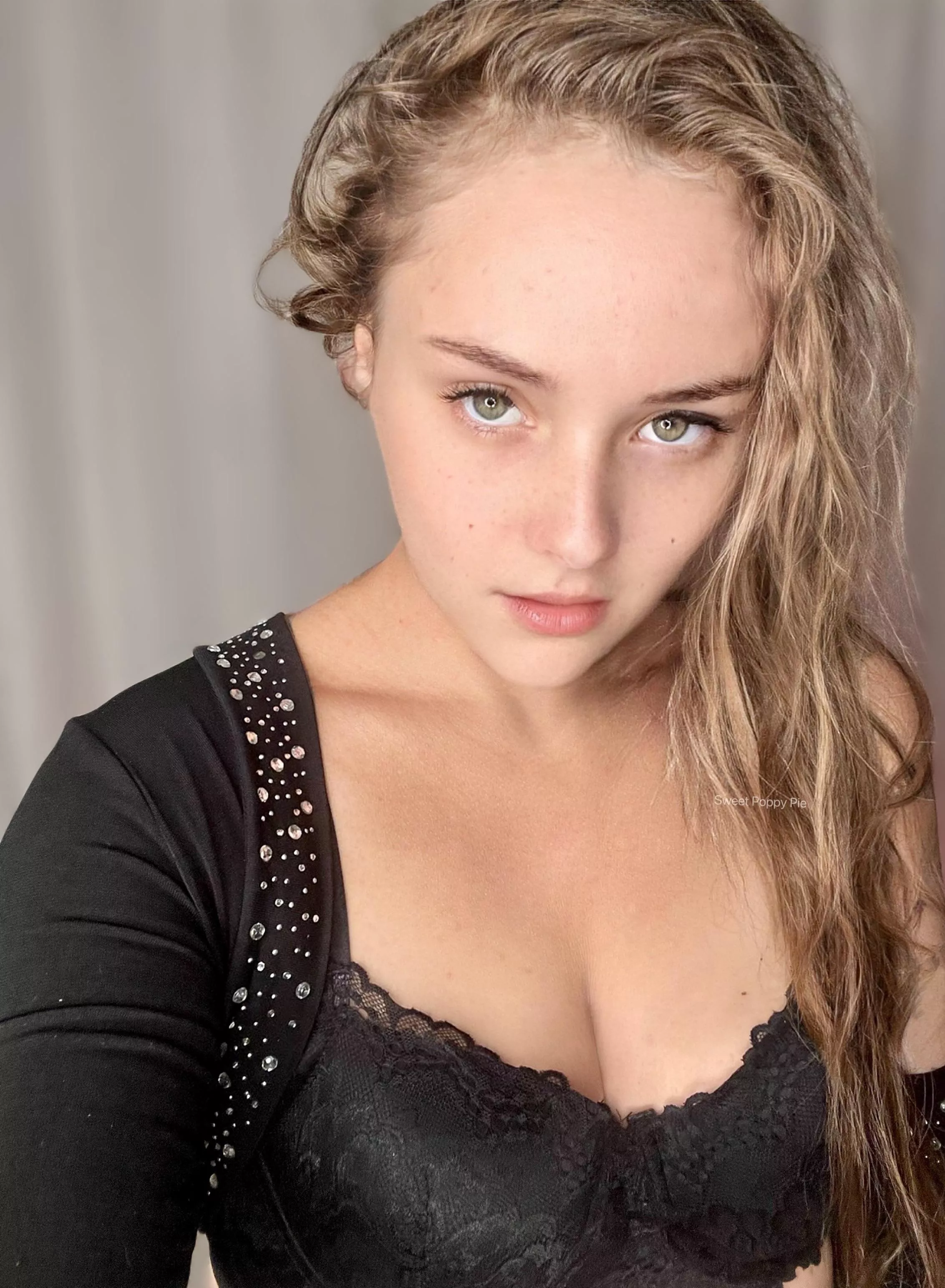 Heyyy❤️❤️❤️ I’m Poppy from Australia and I’m a little brat who needs a Daddy to please 😈 posted by SweetPoppyPie