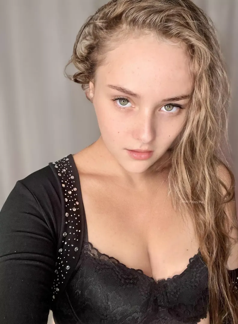 Heyyy❤️❤️❤️I’m Poppy from Australia, I’m such a little brat and I need a Daddy to please 😈 by SweetPoppyPie
