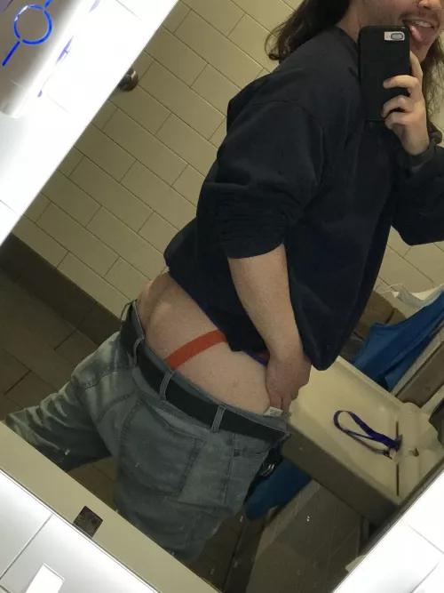 Heyyyy Reddit. Nice day and cheeky smiles 😁🤪🍑 by lostboilikeme