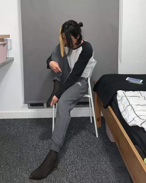 Hi :) by SailMaleficent1509