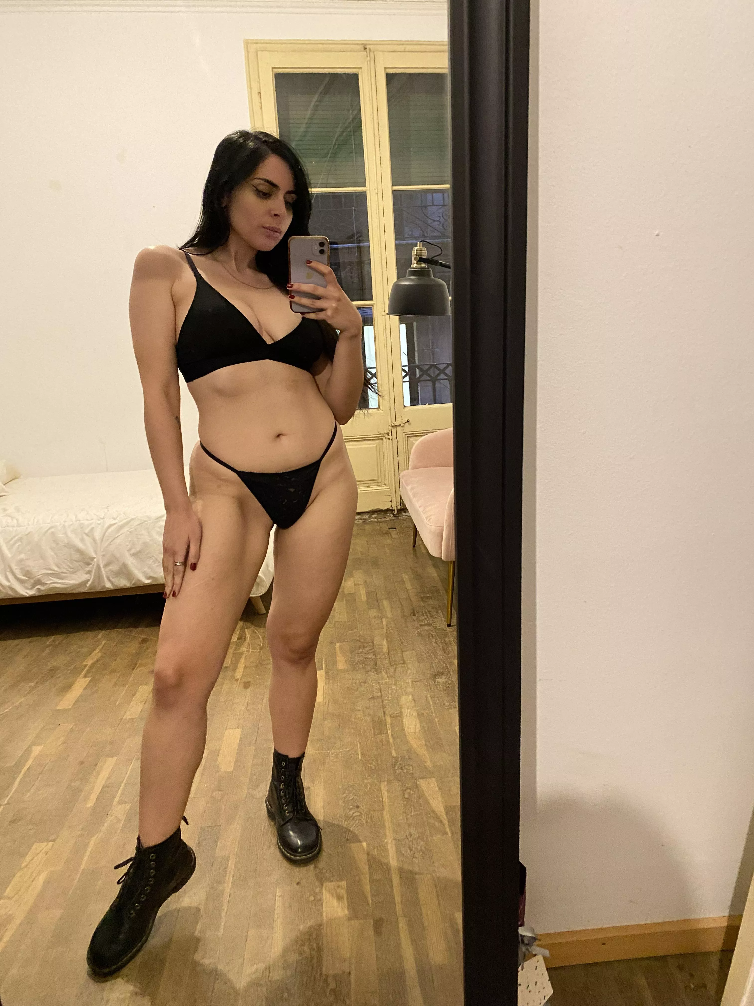 Hi 💥 posted by mriotxx