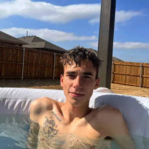 Hi :) by Infinite_Comb_9057