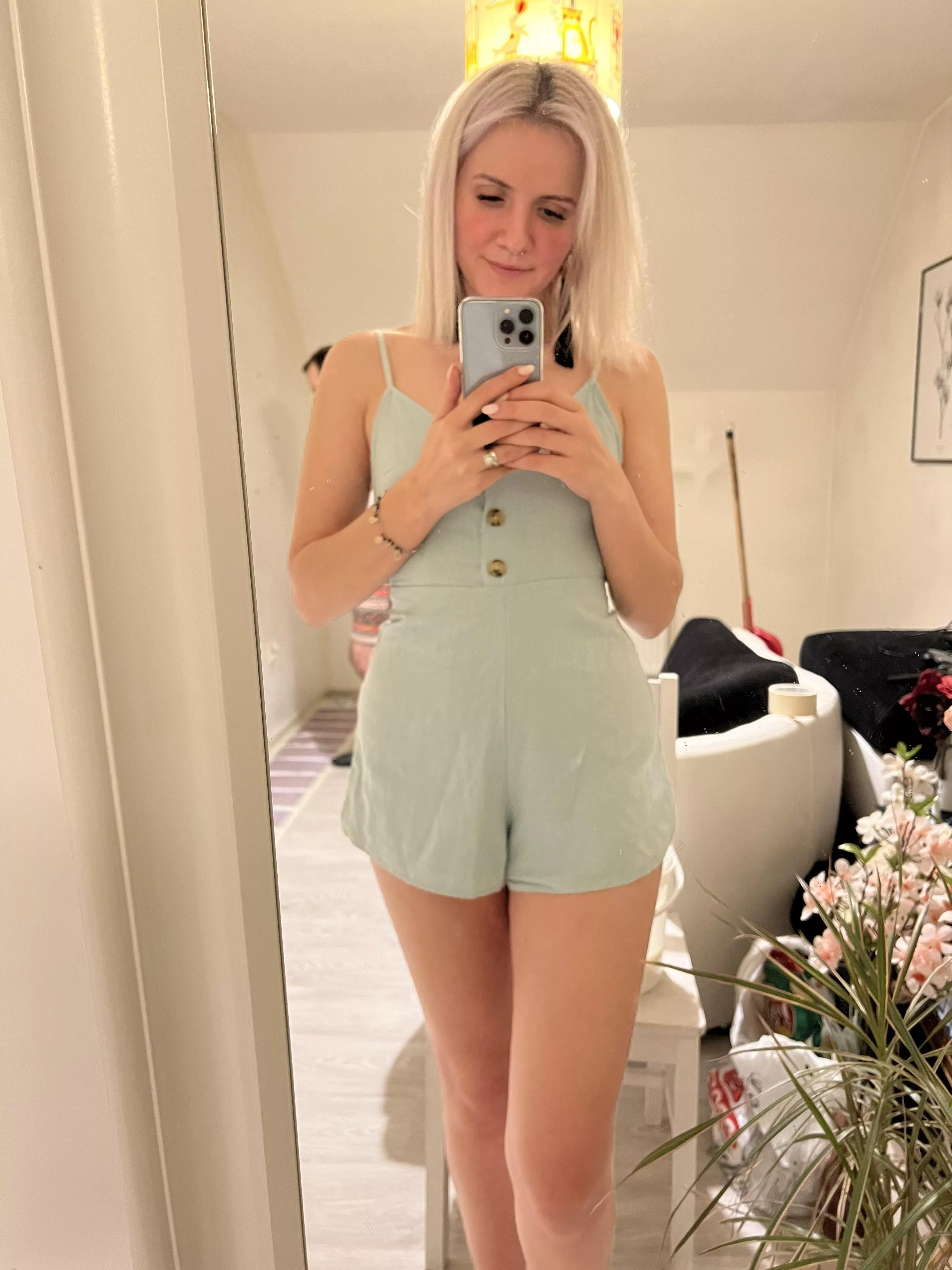 Hi🥰 any questions? posted by Tessa_loves_fun