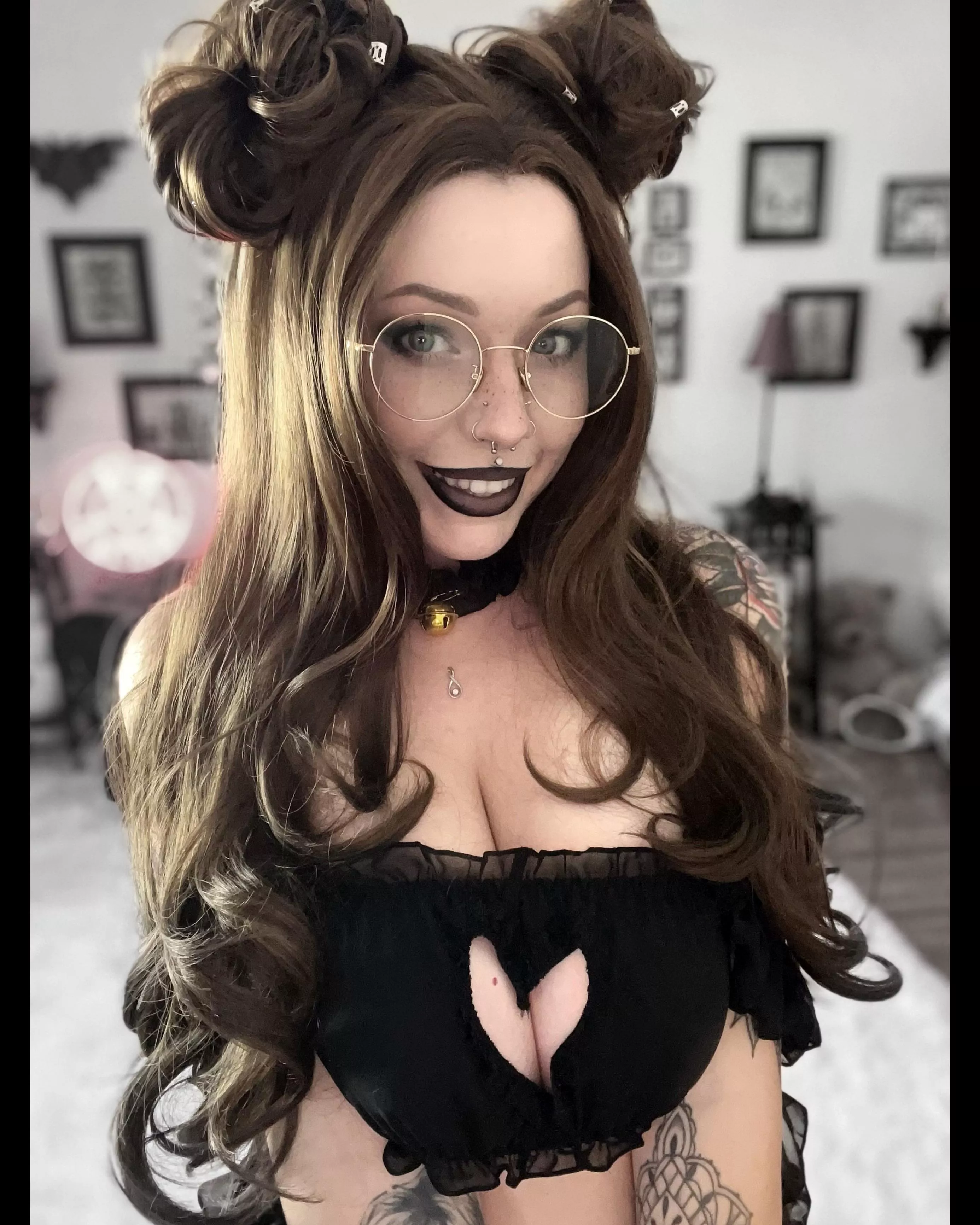 hi 🖤 posted by iprobably-dontlikeu