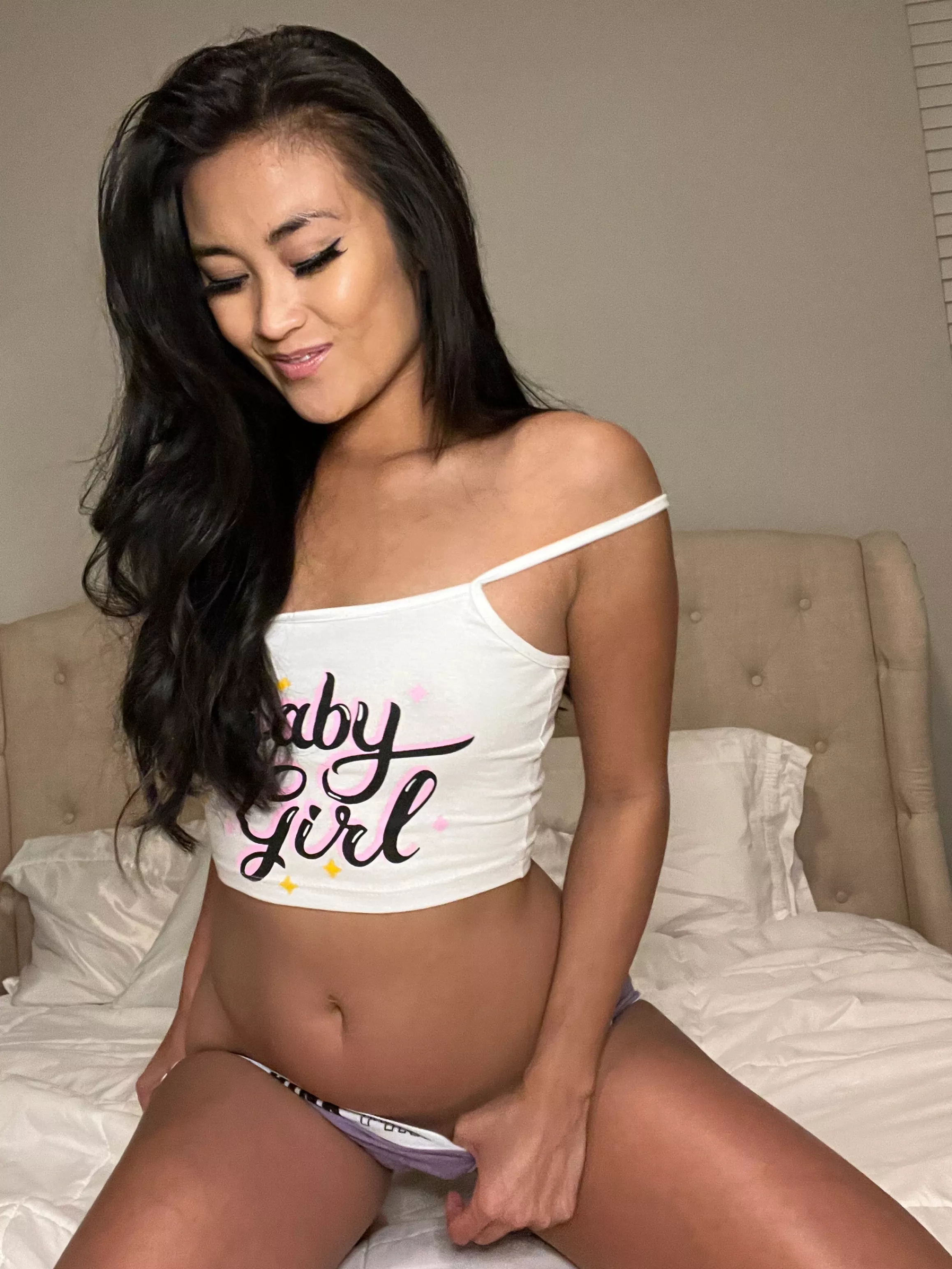 Hi Babe lets make your cock hard now.😜😈 posted by sunshinesinababy