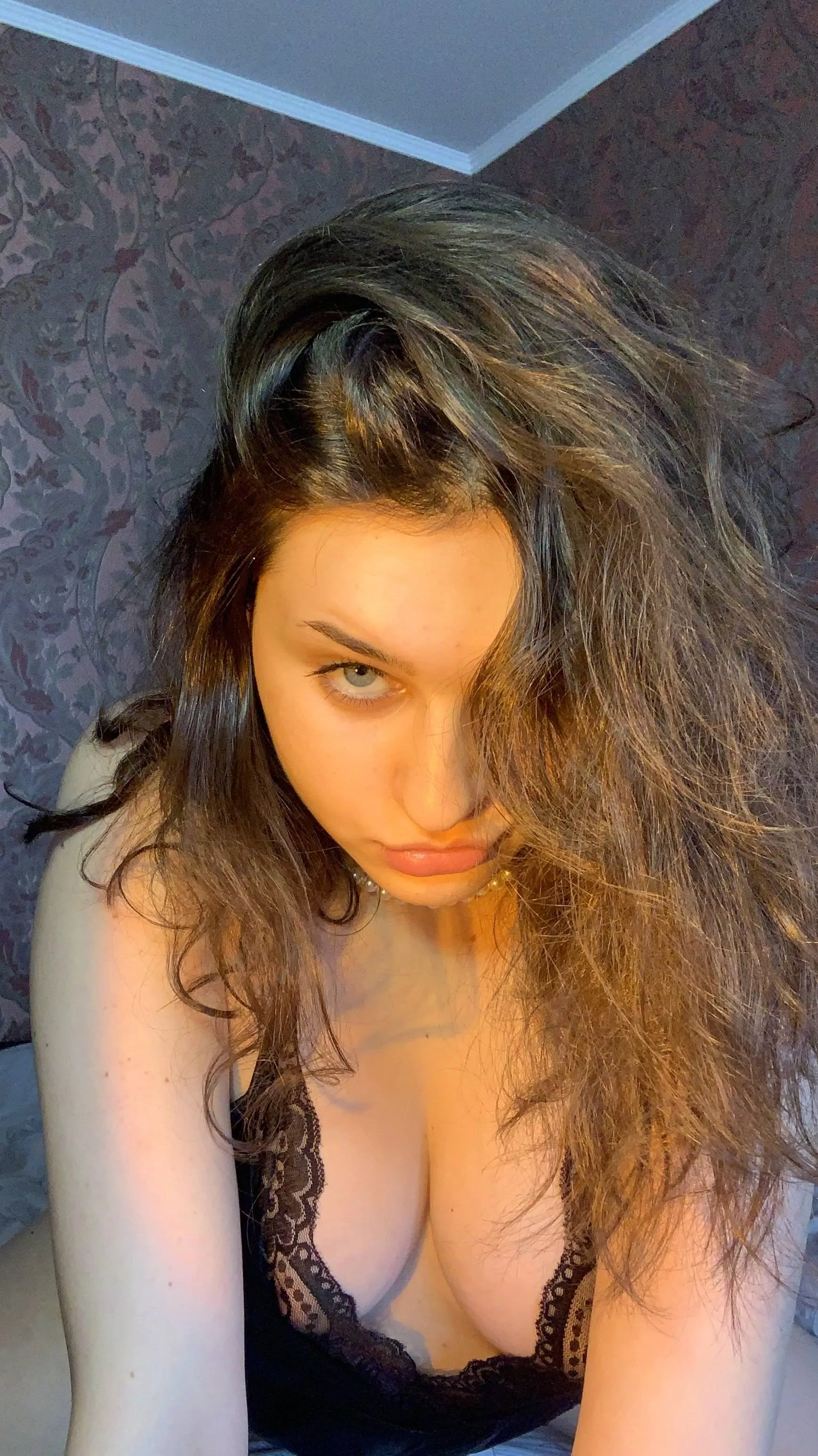 Hi, babe. Ready to spoil me? posted by mirazyobo