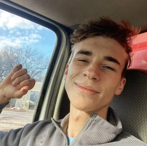 Hi :) by Infinite_Comb_9057