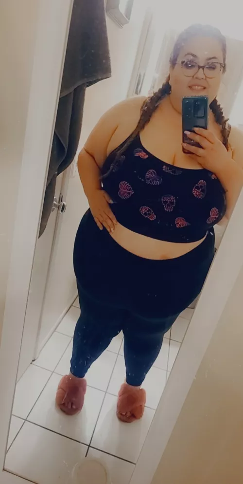 Hi cum check out my page by missmeowewoweee