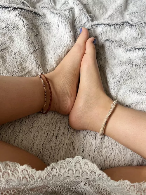 Hi !! 😘 by Sakurasusu_feet