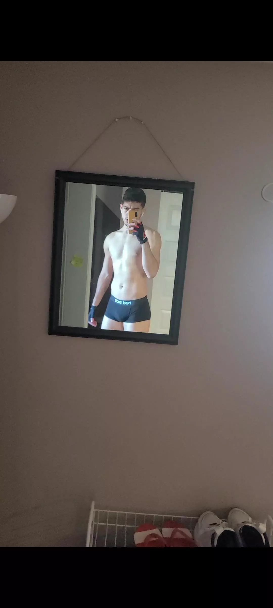 hi everyone lol posted by Live-Pay-2603