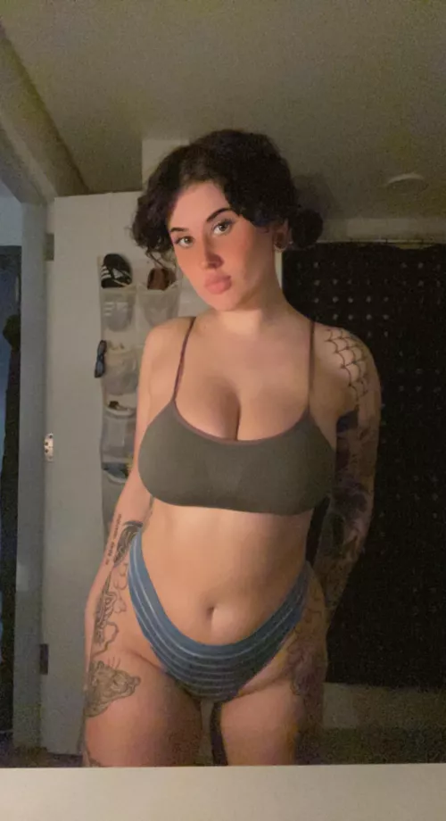 Hi ❤️ [F] by Sylviesuki