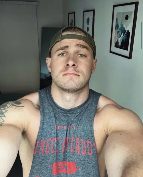 Hi fellow homosexuals..😝 by AggravatingWrap7873