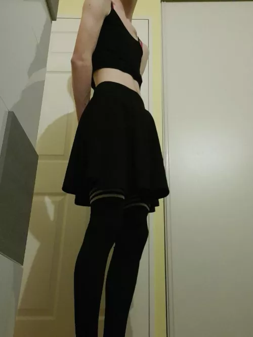 hi first time i post here i feel comfortable for the moment i might delete it. i woumd loce to shave my body to be cuter i kinda feel insecure and guilty. by Tasty-Praline3274