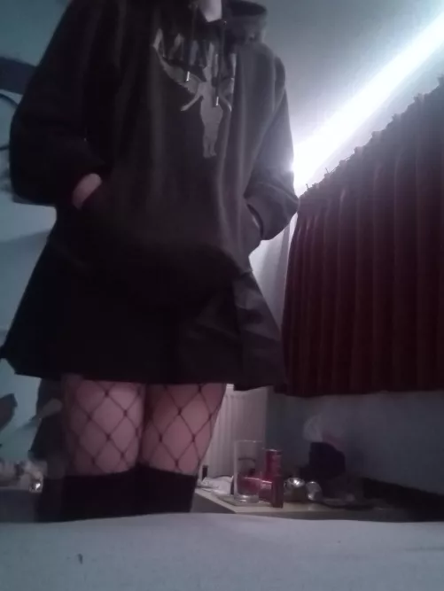 hi, first time please be nice by disobediantcumsock