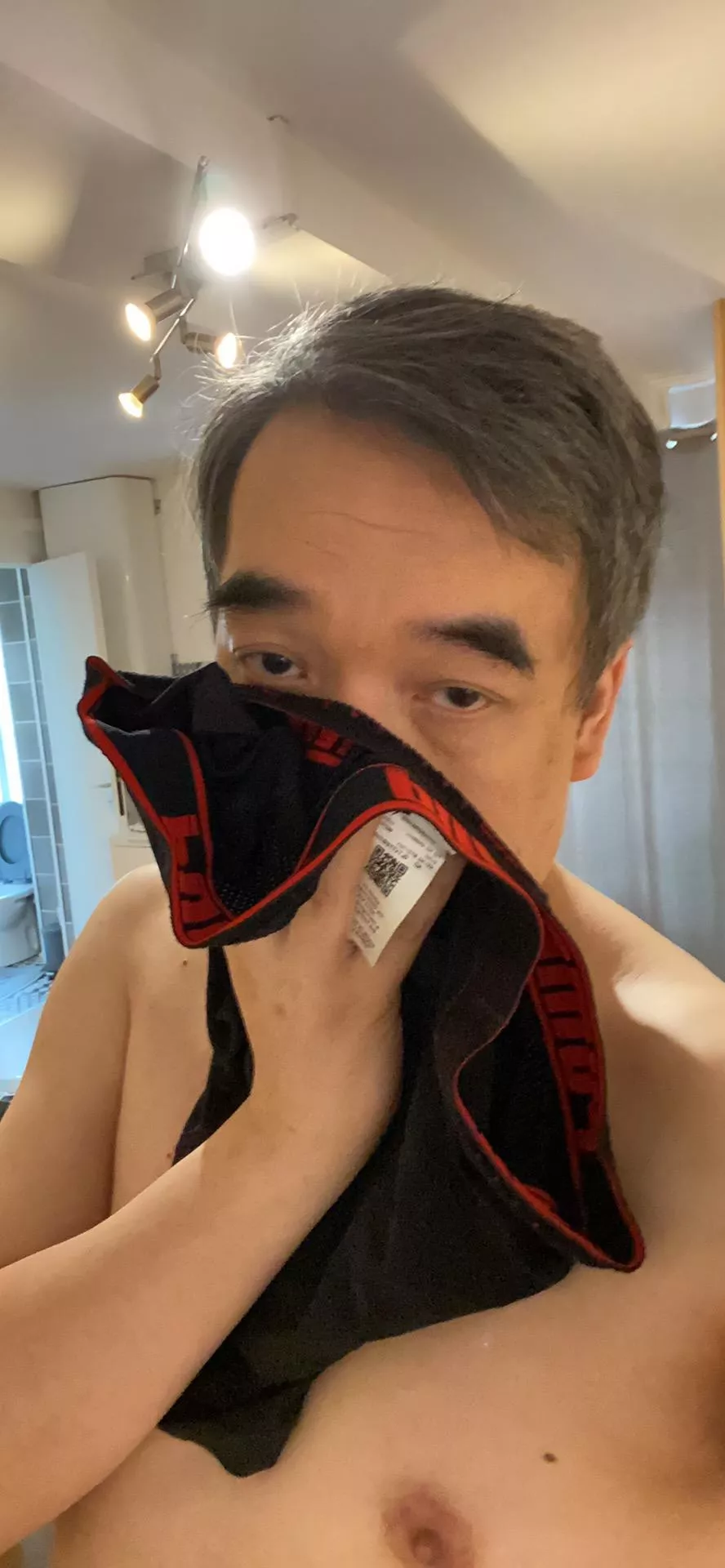 hi guys. posted by asiagayboy75