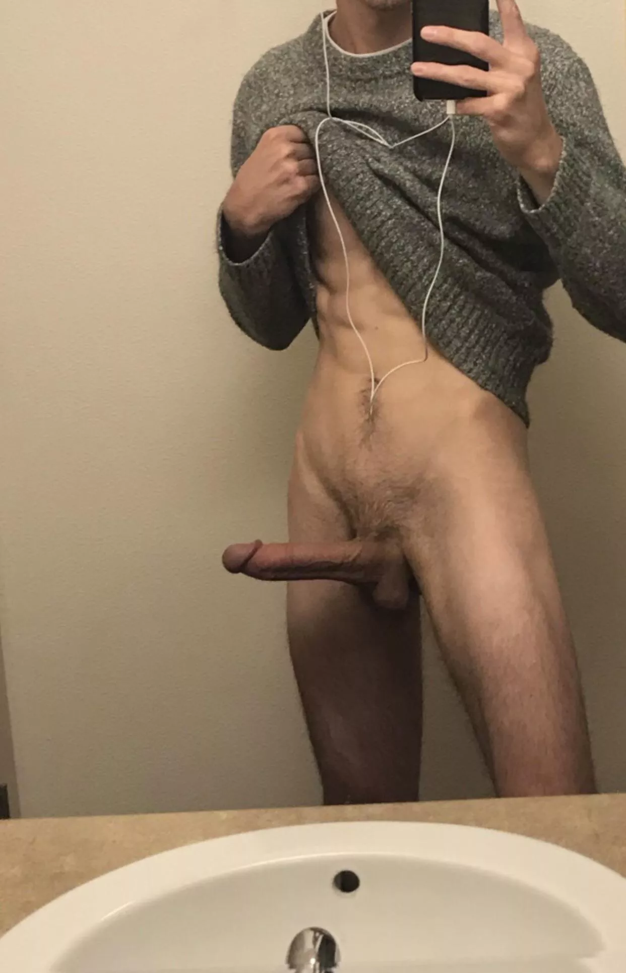 Hi I need a hand with something pls 🙏😩🥵 posted by made_in_2001