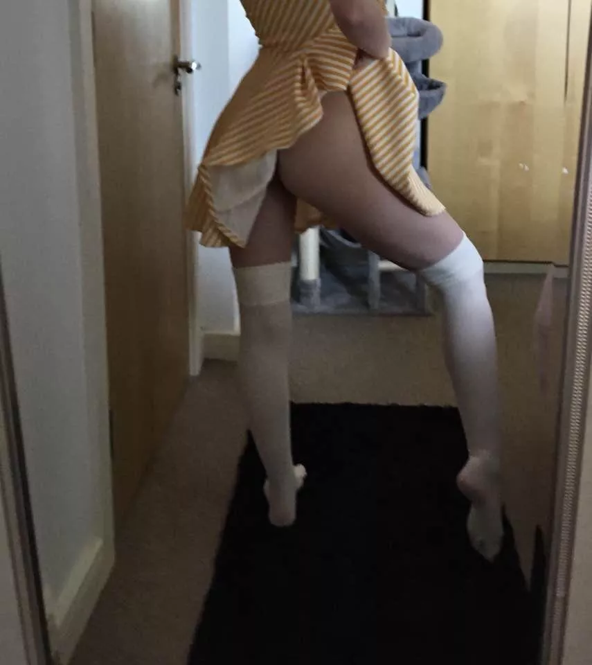 Hi😇 I’m 18 and female😇 new to onlyfans to😇 subscribe now it’s free😇 I’m still a virgin tho so nothing hardcore pls 😇 link in the comments 😇 posted by roorooboo