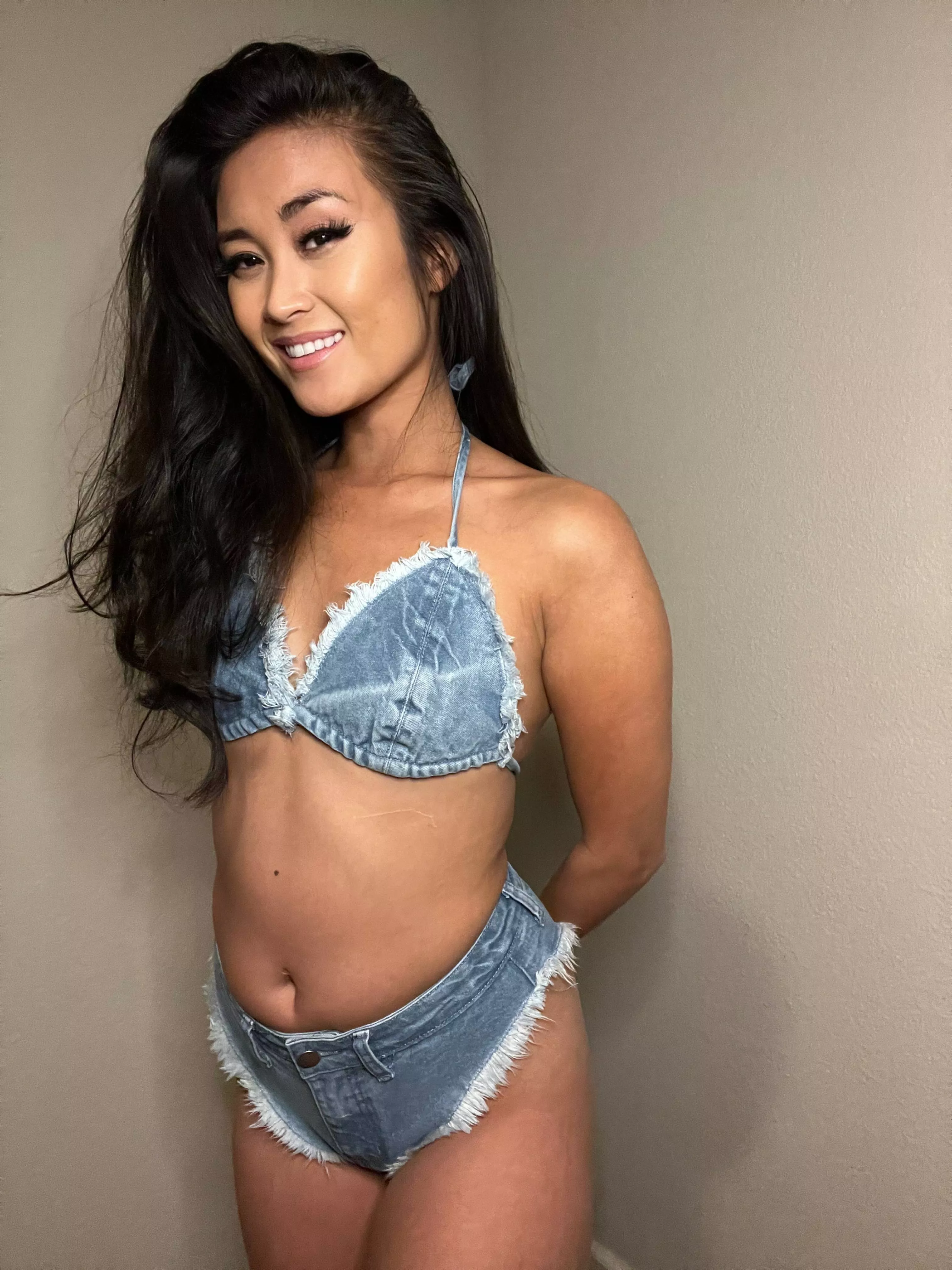 Hi! I'm Asian girl and I really need your cock now.😜😈 posted by sunshinesinababy