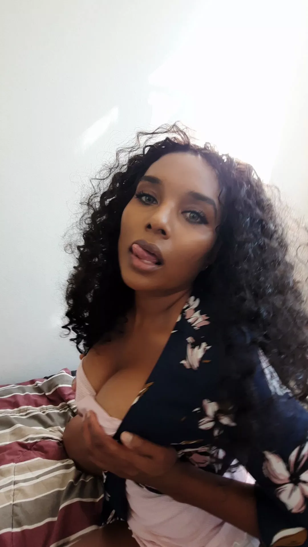 Hi I'm ebony_sorceress and I will cast a spell on you posted by Ebony_Sorceress