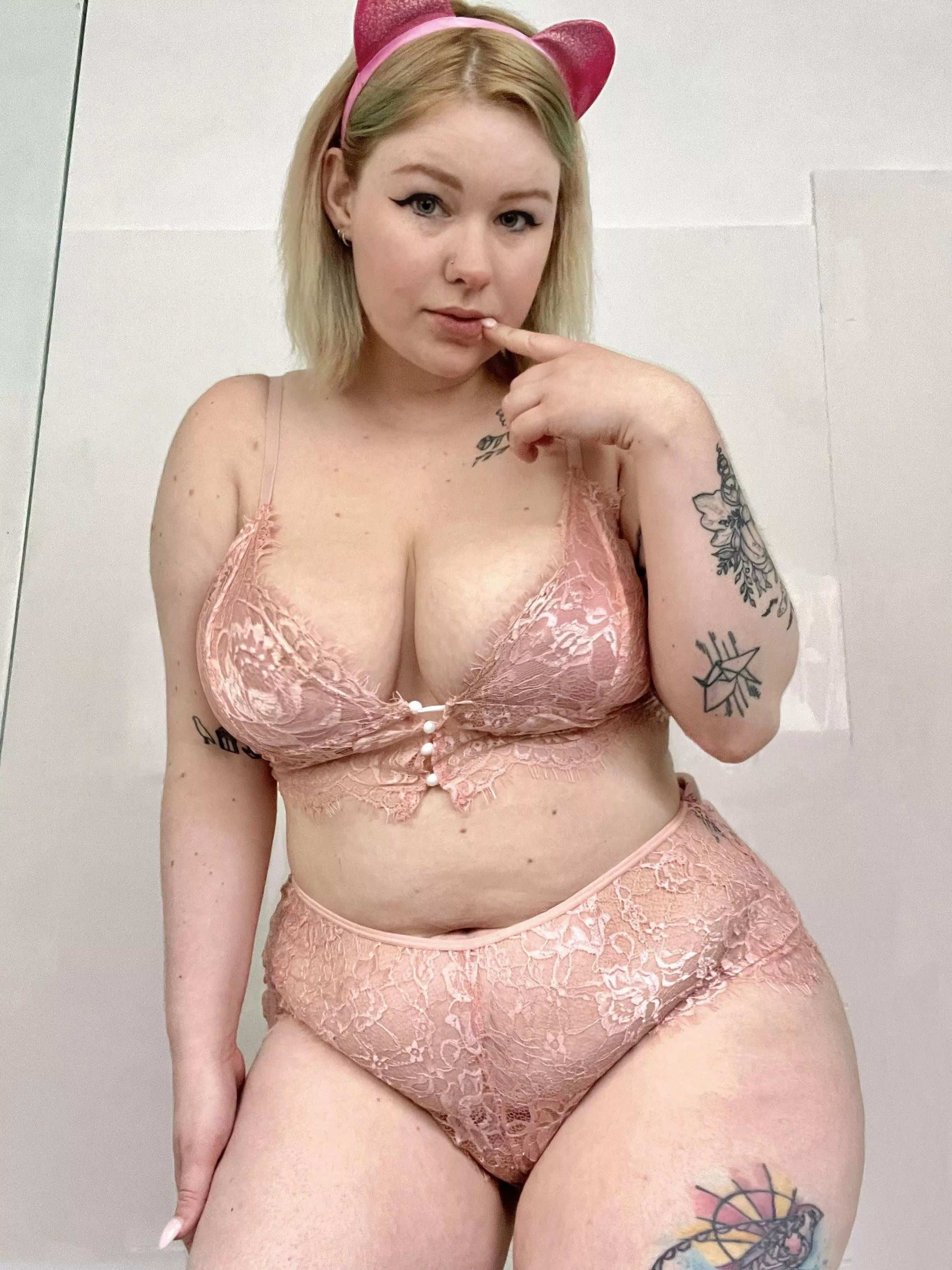 Hi I’m new! I wanna make some friends, wanna be my friend? posted by ScarletCutie