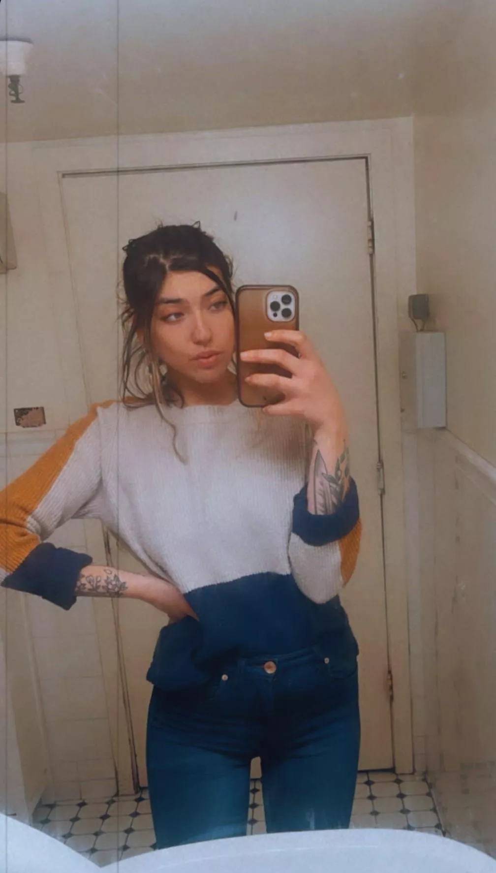 Hi ;) im pretty bored chats are open! posted by fuckmeOwO