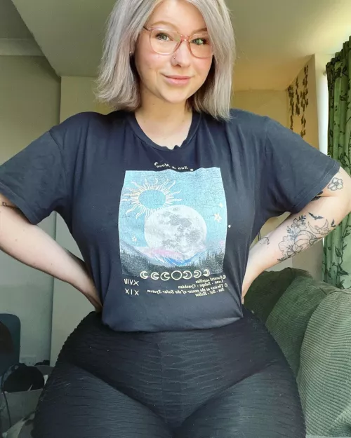 Hi I’m scarlet :) you’d be shocked how massive my tits are under this…. by ScarletCutie