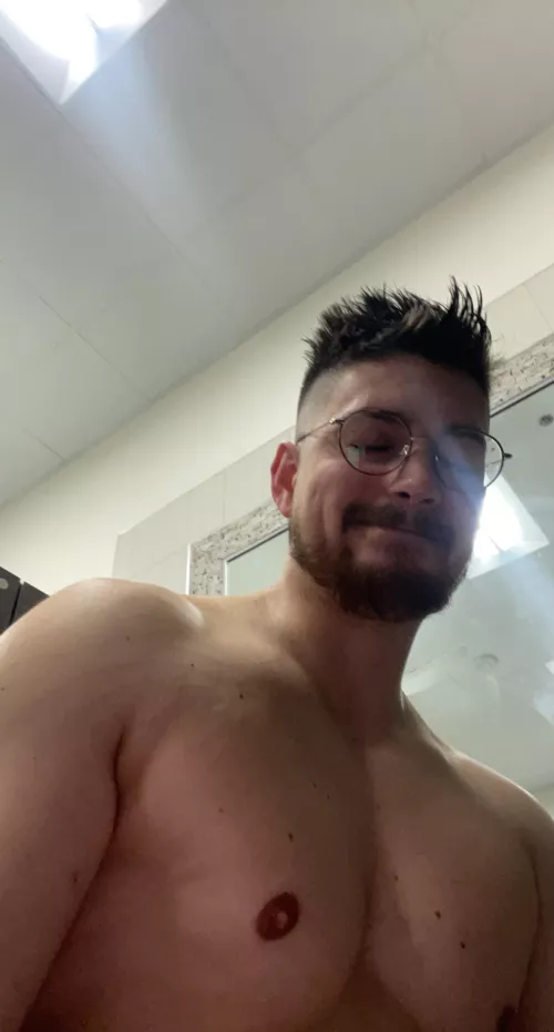 Hi I’m zach and I’m happy it’s Friday by zklorenzo