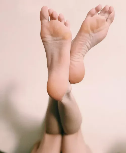 hi! like what you see? 😘🦶🏻 by lucymae435