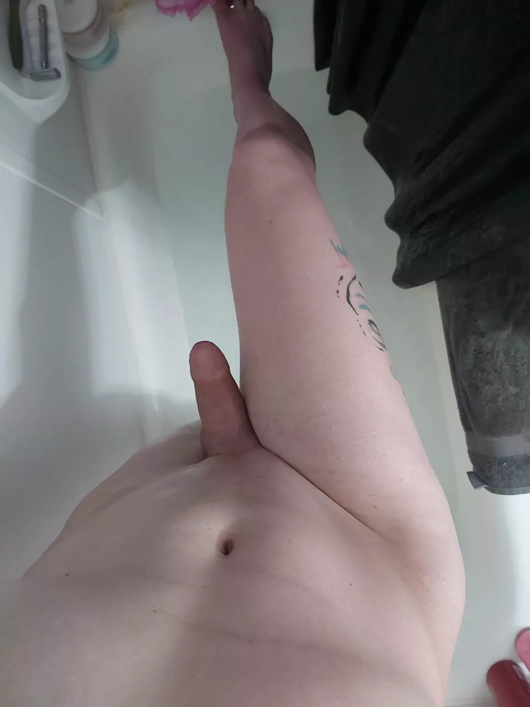 hi. new to this🥺🥺🥺 she/her posted by Tank-girl-claire