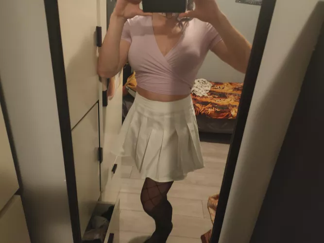 Hi, posting my pic that I really liked. 20yo by Acceptable-Ad-7146