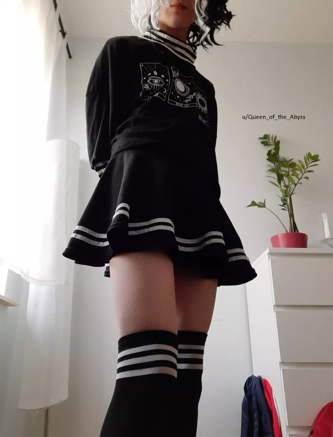 Hi ppl who sort by new 👋😊 posted by Queen_of_the_Abyss