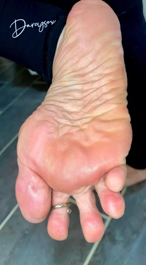 Hi there by Darcysox