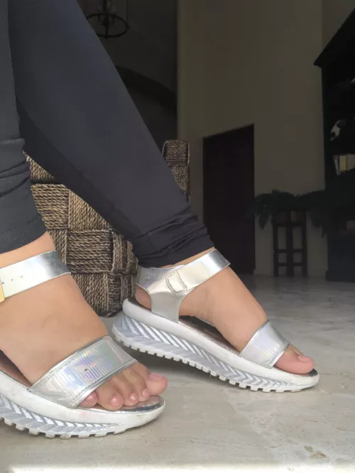 Hi there by Feetpics0o-