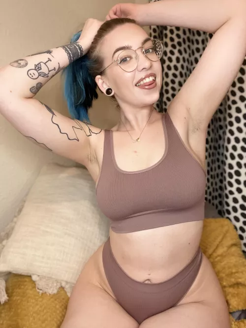 Hi there baby by Chloebethx