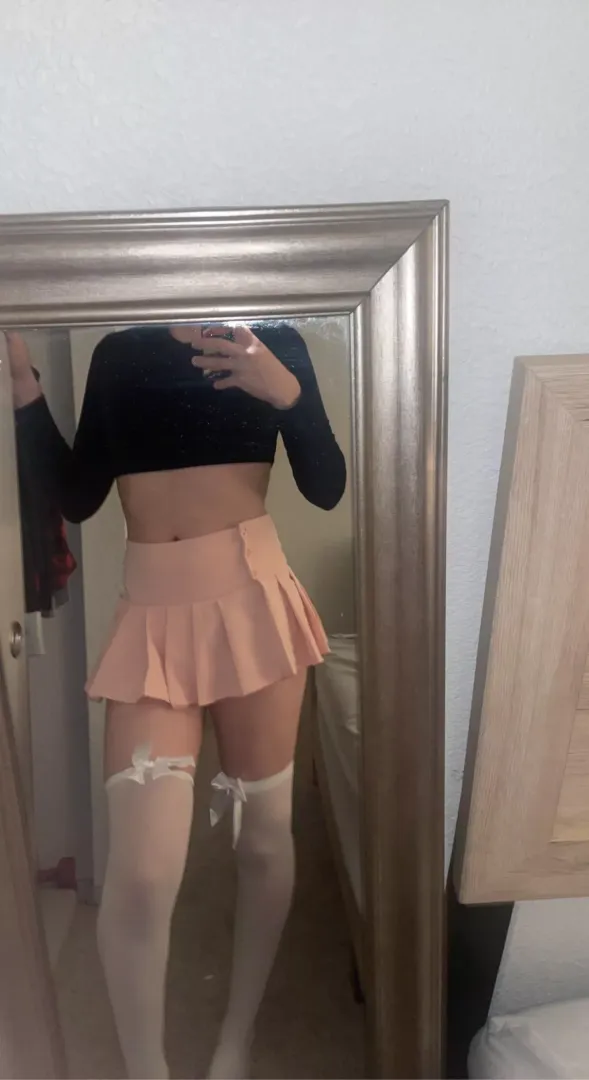 hi there cuties, do you like my outfit? 🙊💘 posted by Independent_Score_59