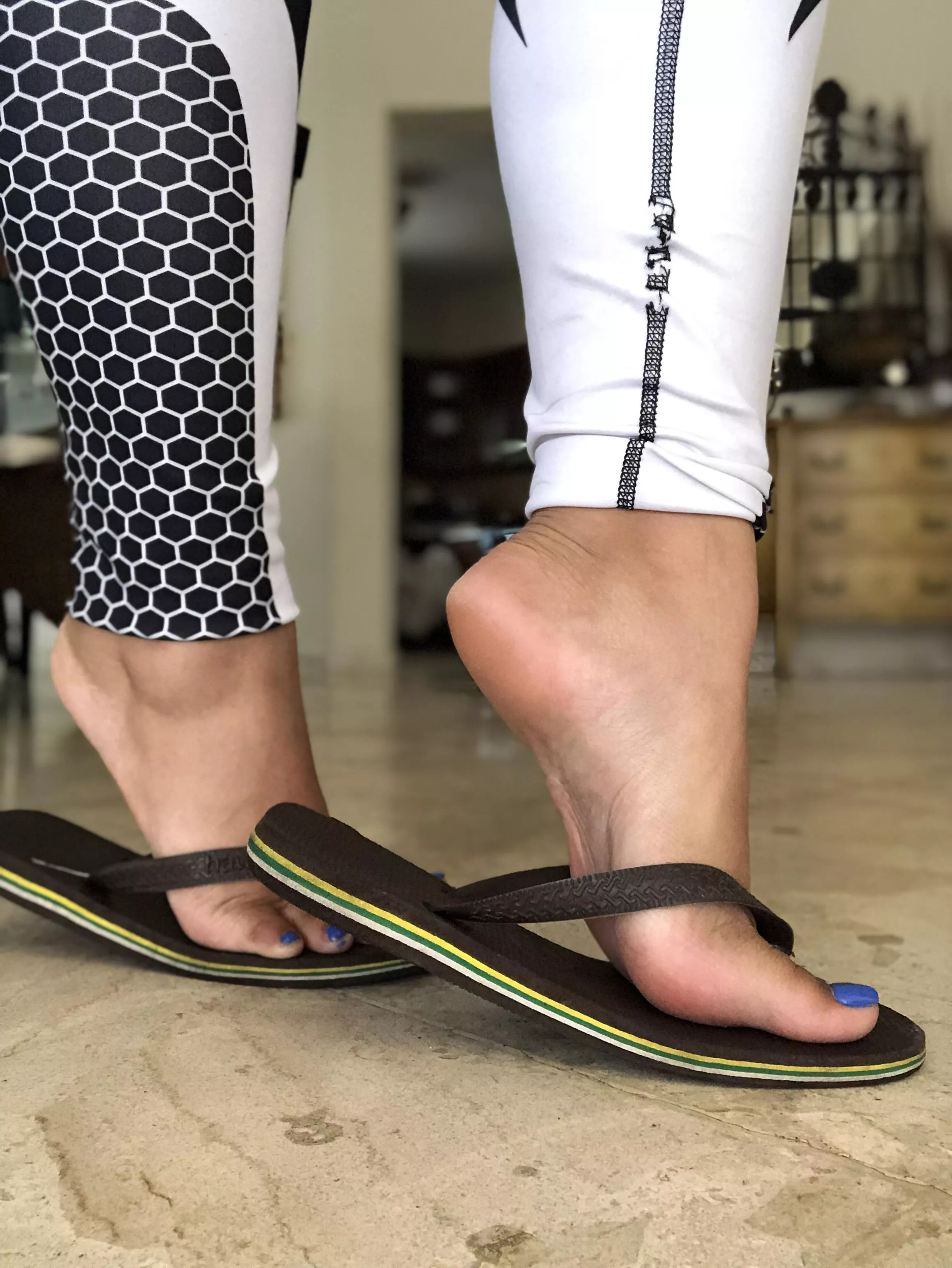 Hi there! I must say I’m a pro in arches. posted by Feetpics0o-