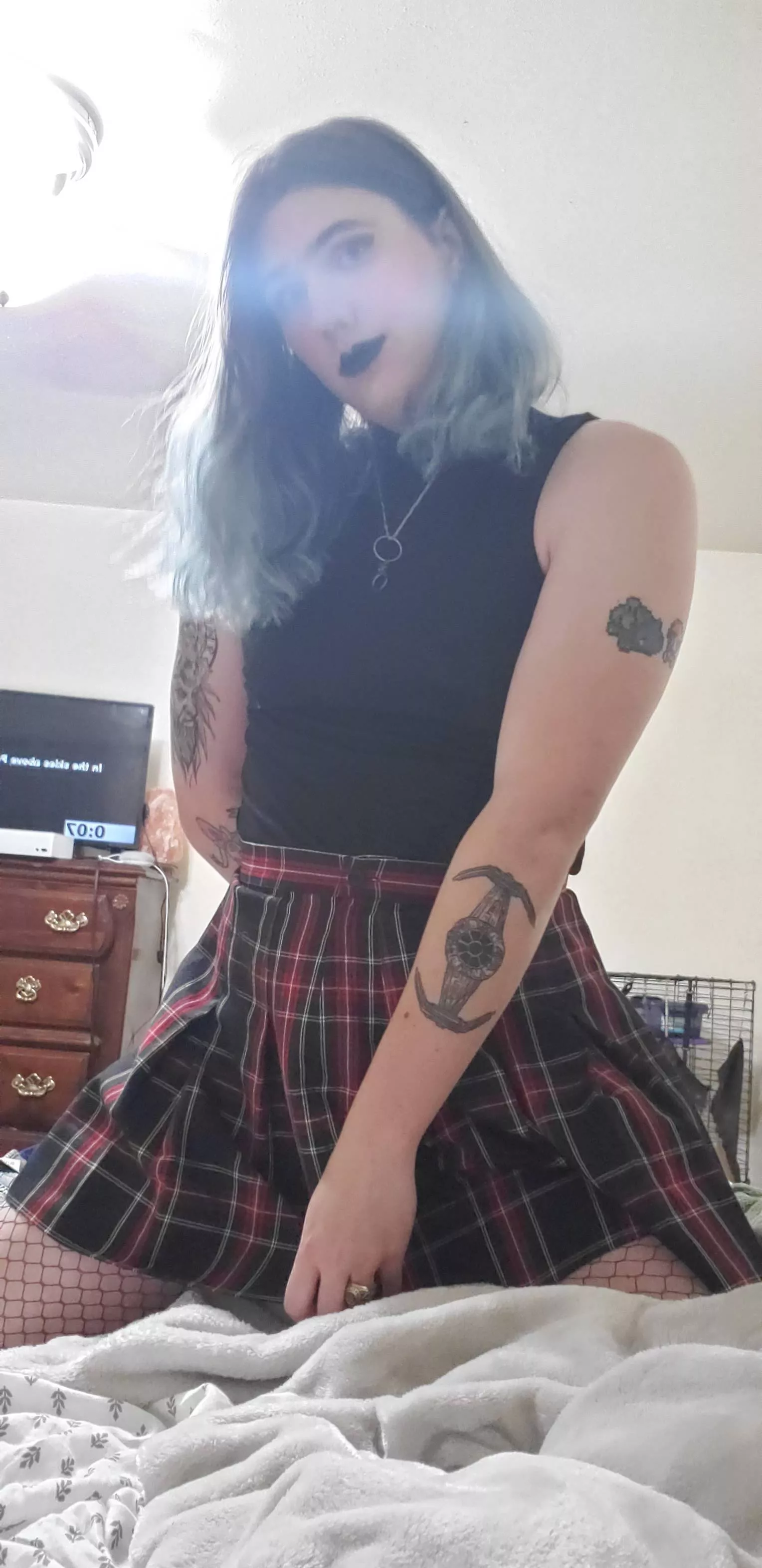 Hi to the 3 people in new! posted by PM_ME_CUTE_BOIS