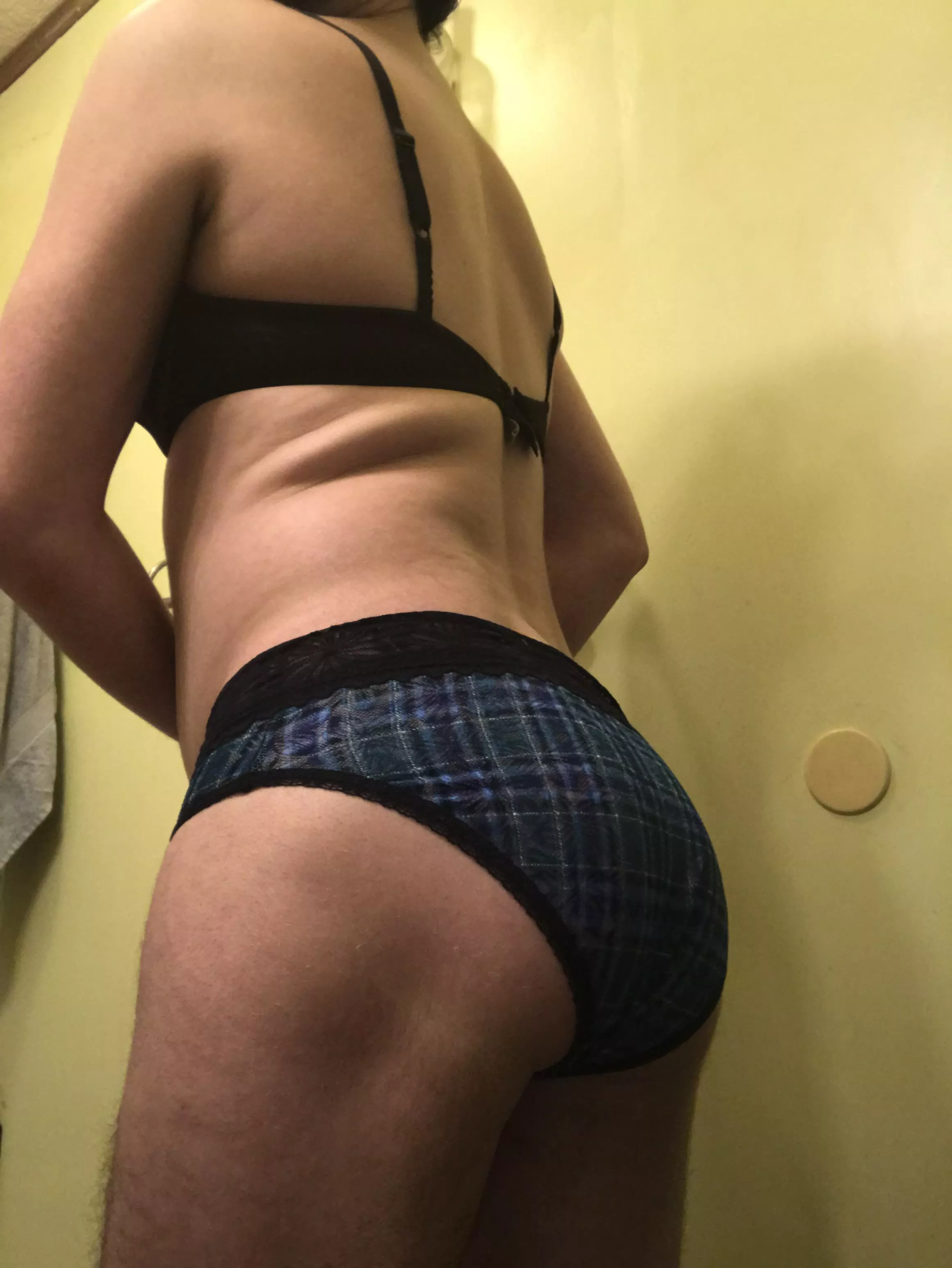 Hi🥲 posted by Titan8974