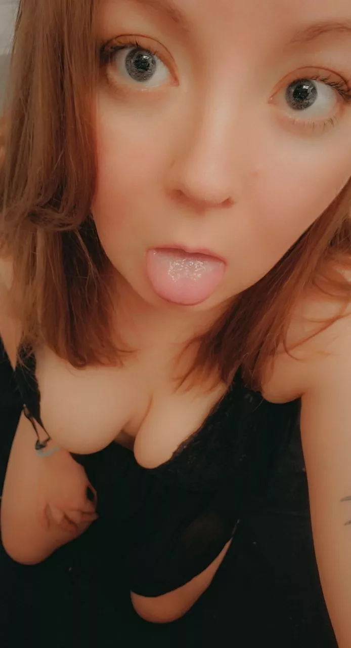 Hi you ♡ Wanna see me progressively get more comfortable with showing off my body? New and eager to help you get off ♡ posted by annonbon