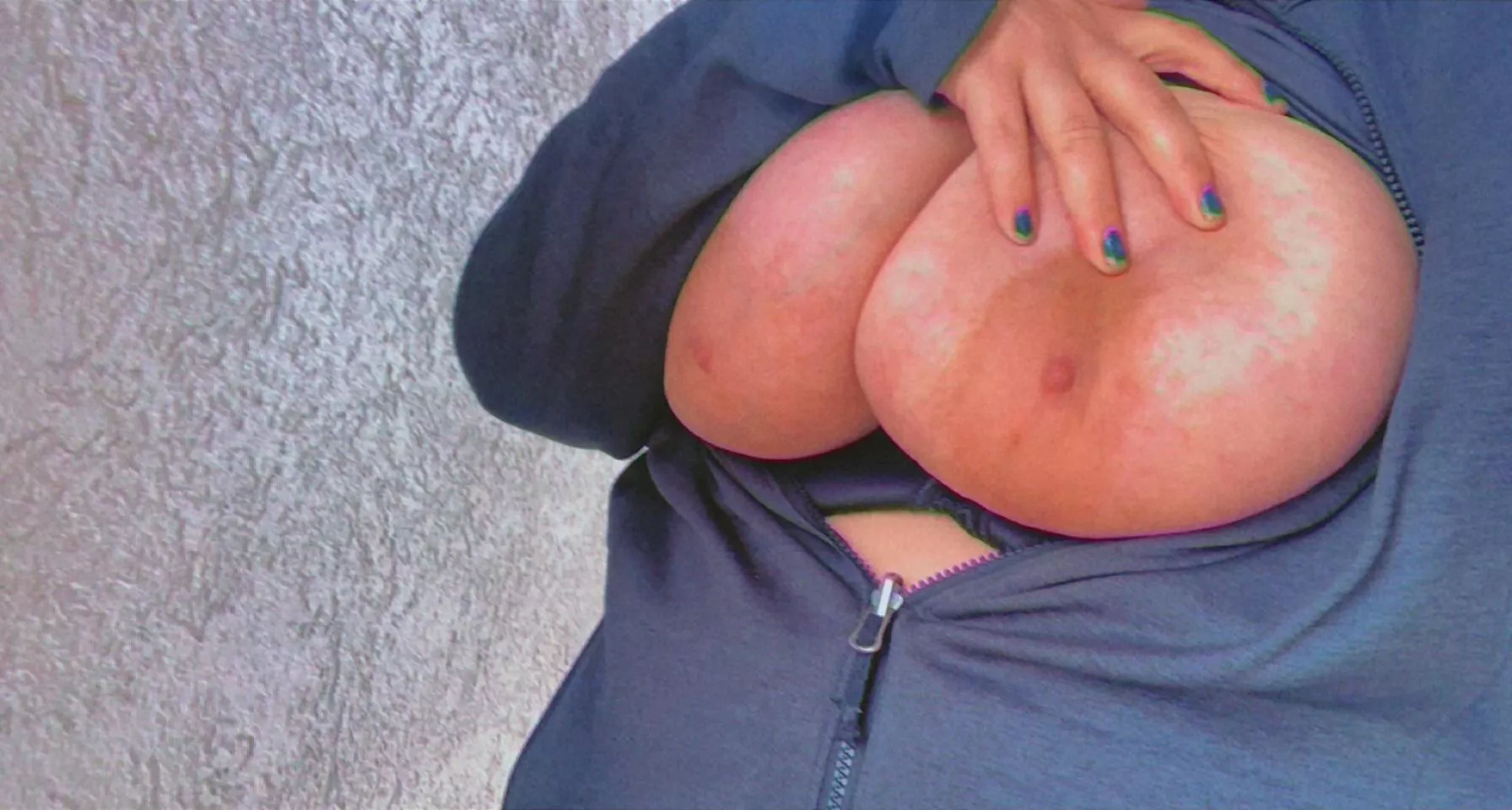 hiding outside at work. don’t let my boss see😉 posted by littlethicc00