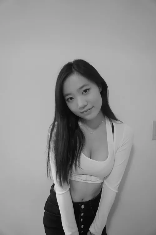 High-rise jeans and long sleeves by LayDownYourBurdens