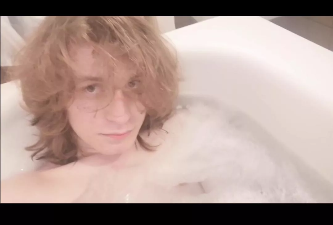 hiii new femboy here :3 posted by Chrisicutienyaa