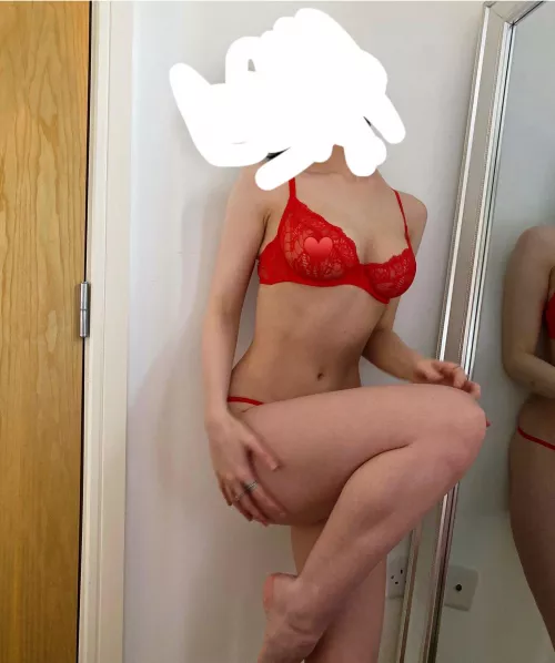 Hiiii lol😅 by Rubierooooxo