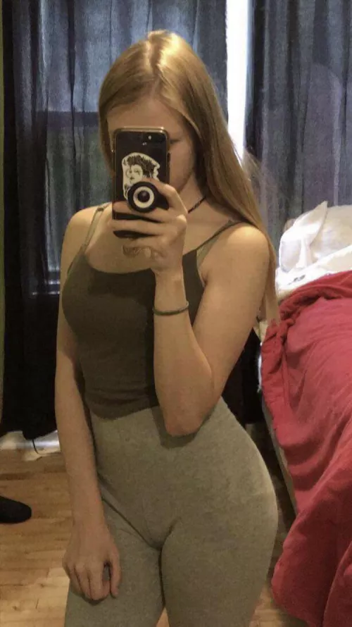 hiiiii by Moist_Lavishness_367